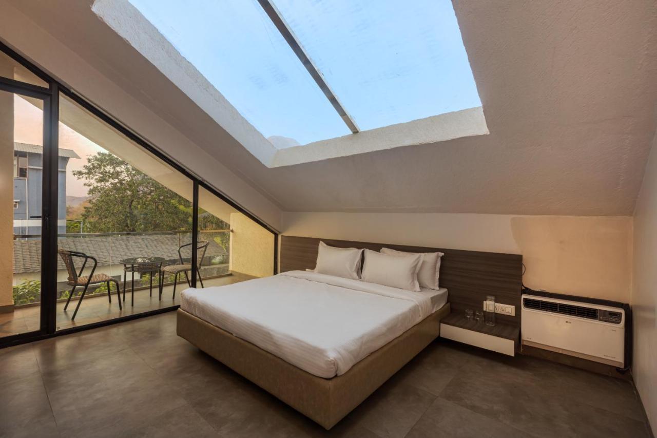 Saffronstays Stargazer, Karjat - Luxury Pool Villa With Lake View Ngoại thất bức ảnh