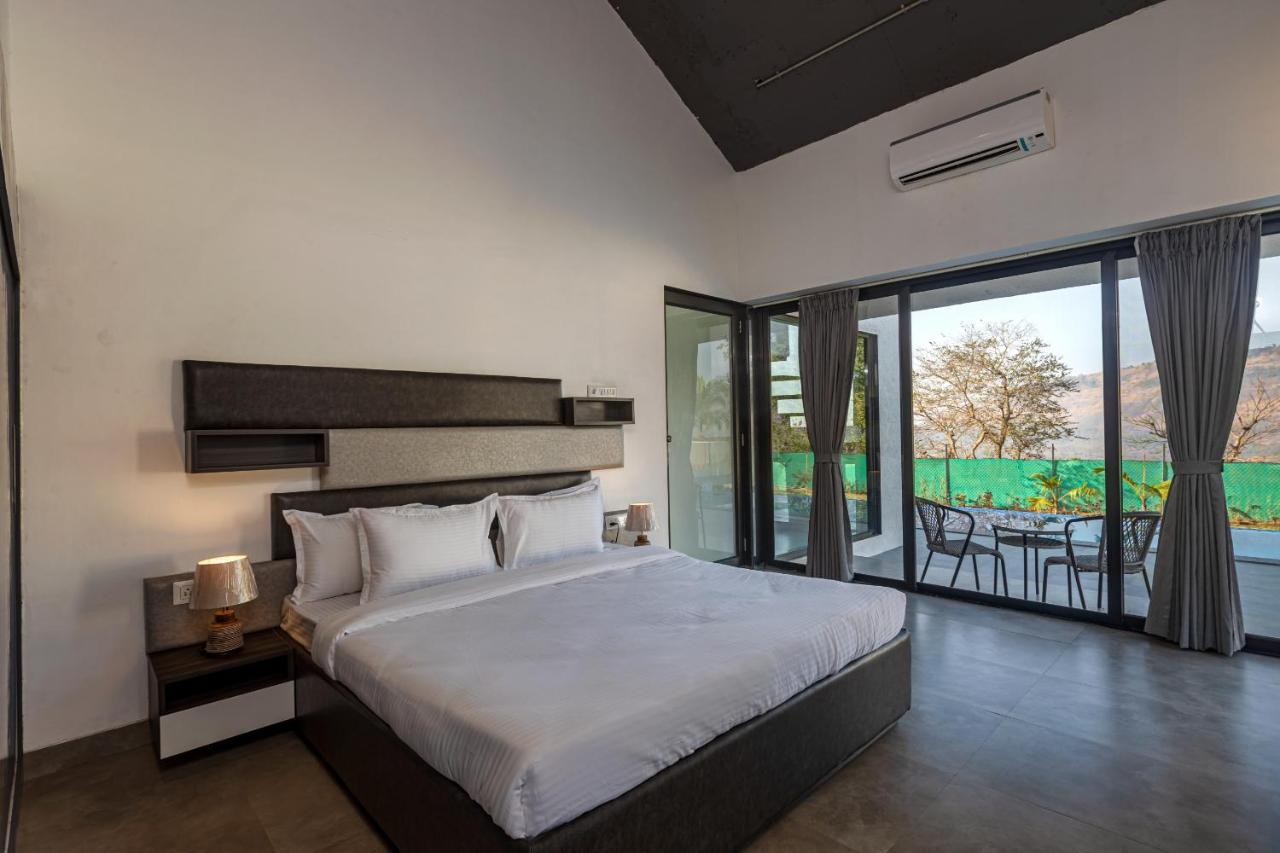 Saffronstays Stargazer, Karjat - Luxury Pool Villa With Lake View Ngoại thất bức ảnh