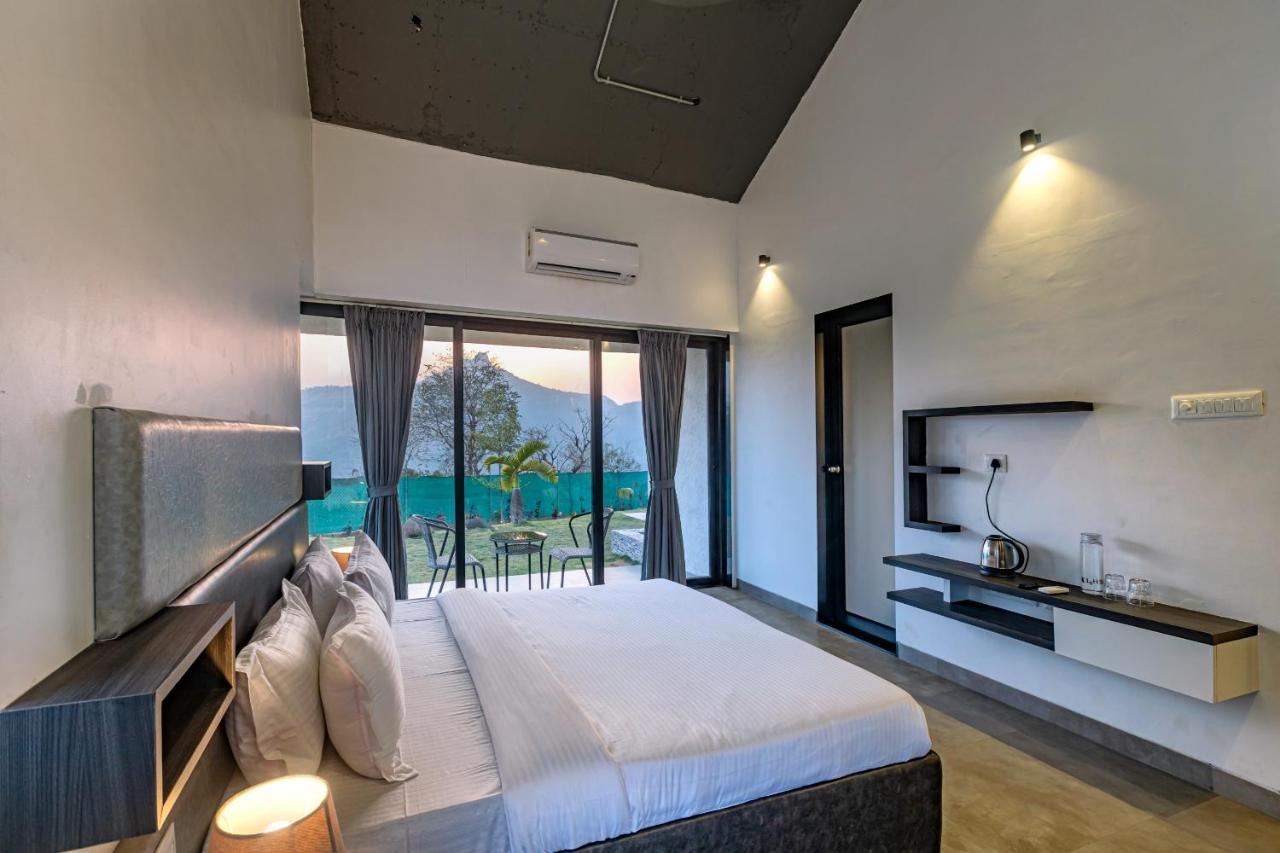 Saffronstays Stargazer, Karjat - Luxury Pool Villa With Lake View Ngoại thất bức ảnh