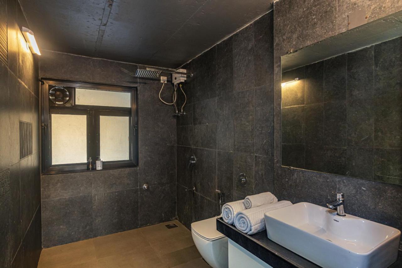 Saffronstays Stargazer, Karjat - Luxury Pool Villa With Lake View Ngoại thất bức ảnh