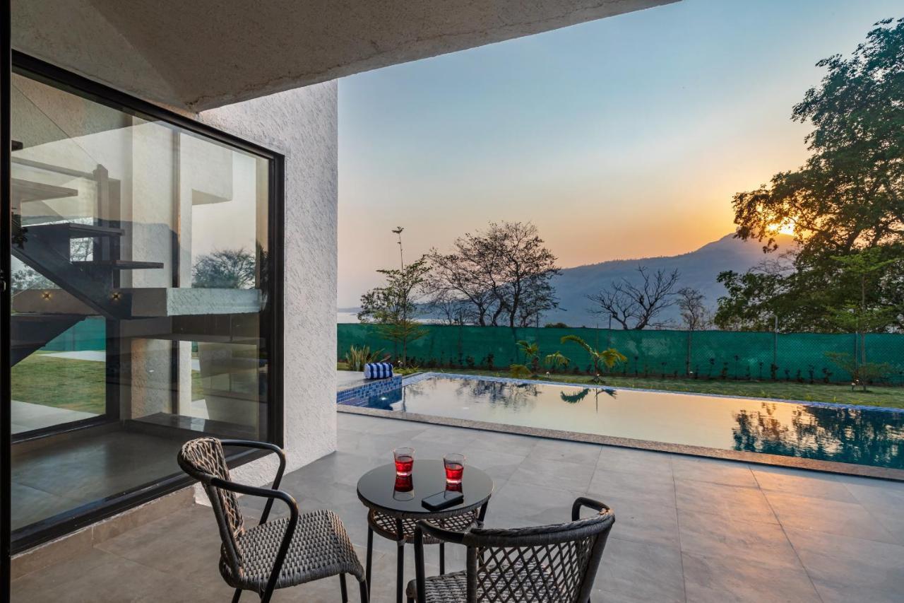 Saffronstays Stargazer, Karjat - Luxury Pool Villa With Lake View Ngoại thất bức ảnh