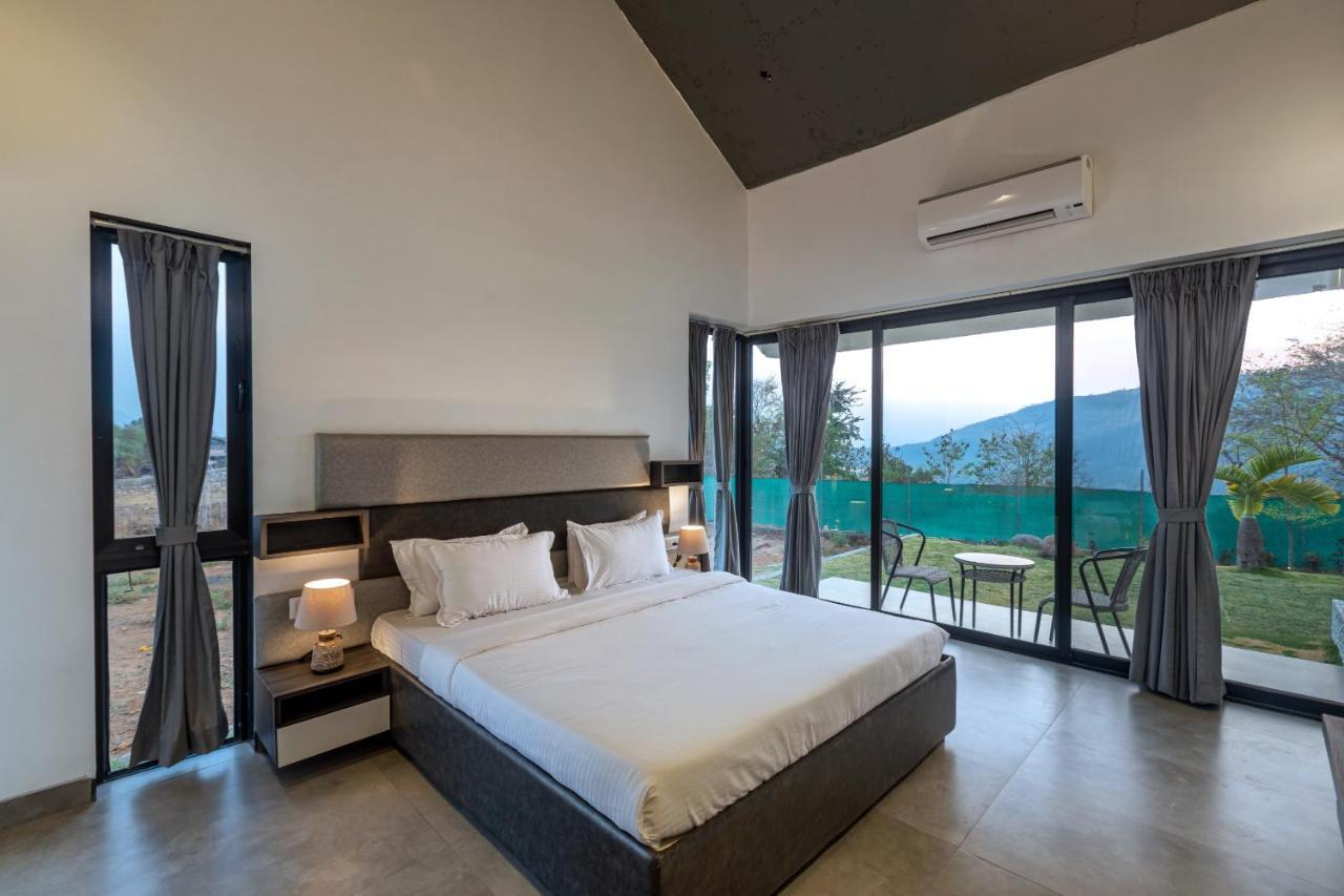 Saffronstays Stargazer, Karjat - Luxury Pool Villa With Lake View Ngoại thất bức ảnh